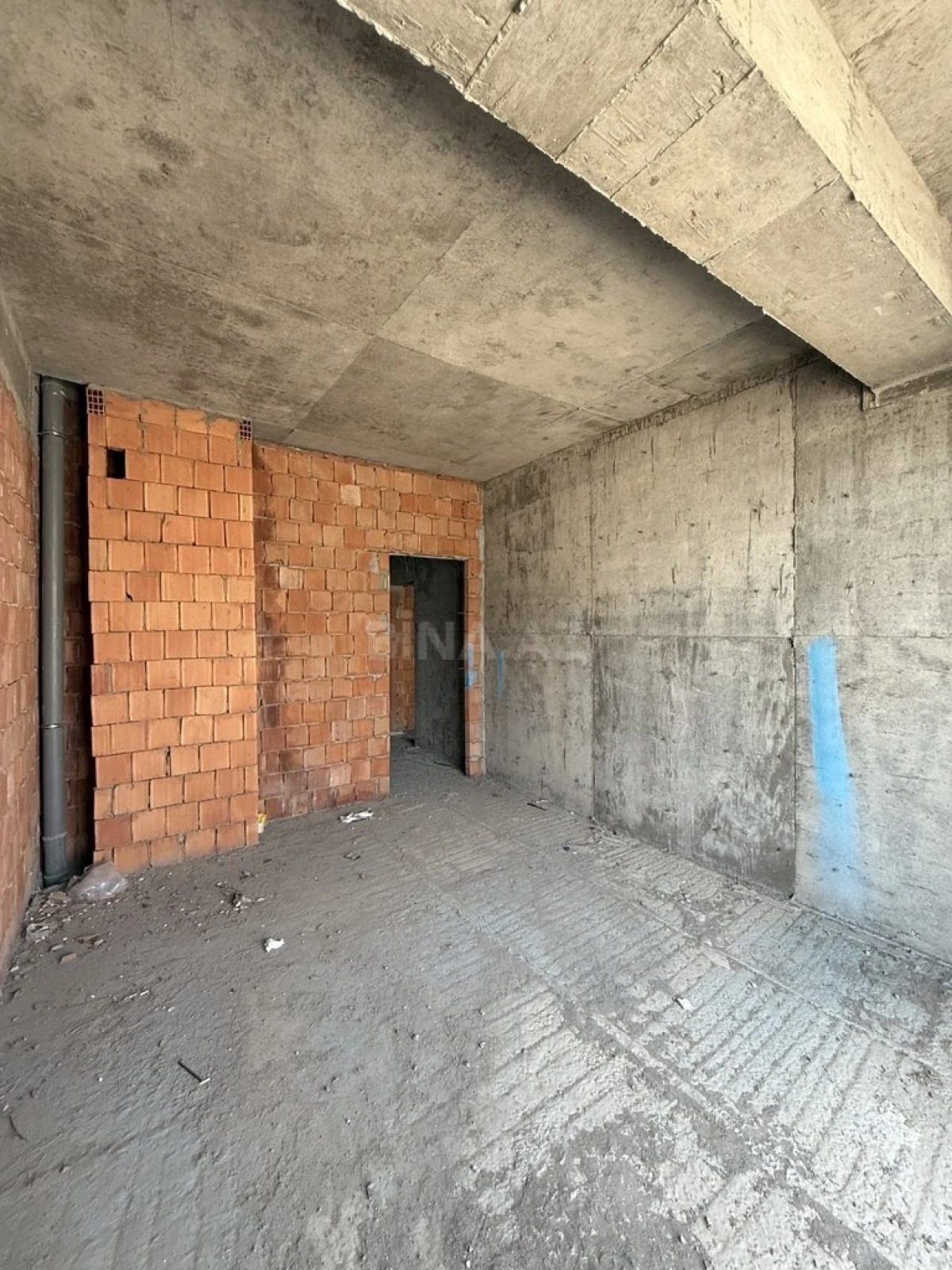 Satılır 4 otaqlı mənzil 181 m²