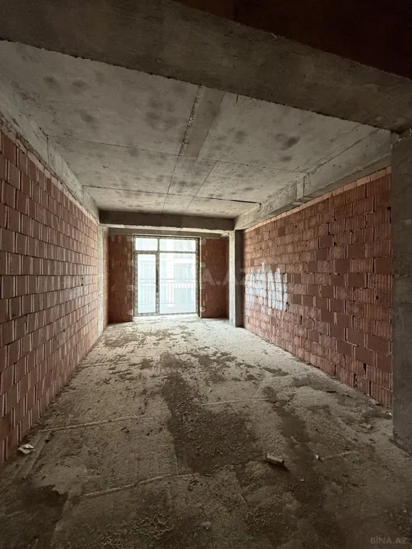 Satılır 4 otaqlı mənzil 181 m²