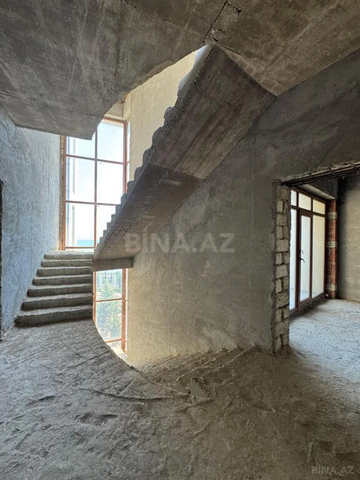 Satılır 8 otaqlı həyət evi 500 m²