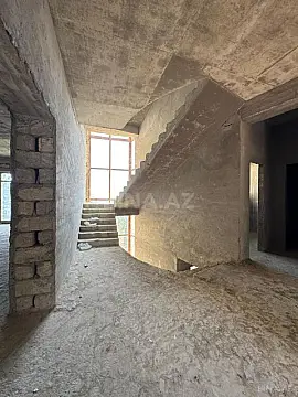 Satılır 8 otaqlı həyət evi 500 m²