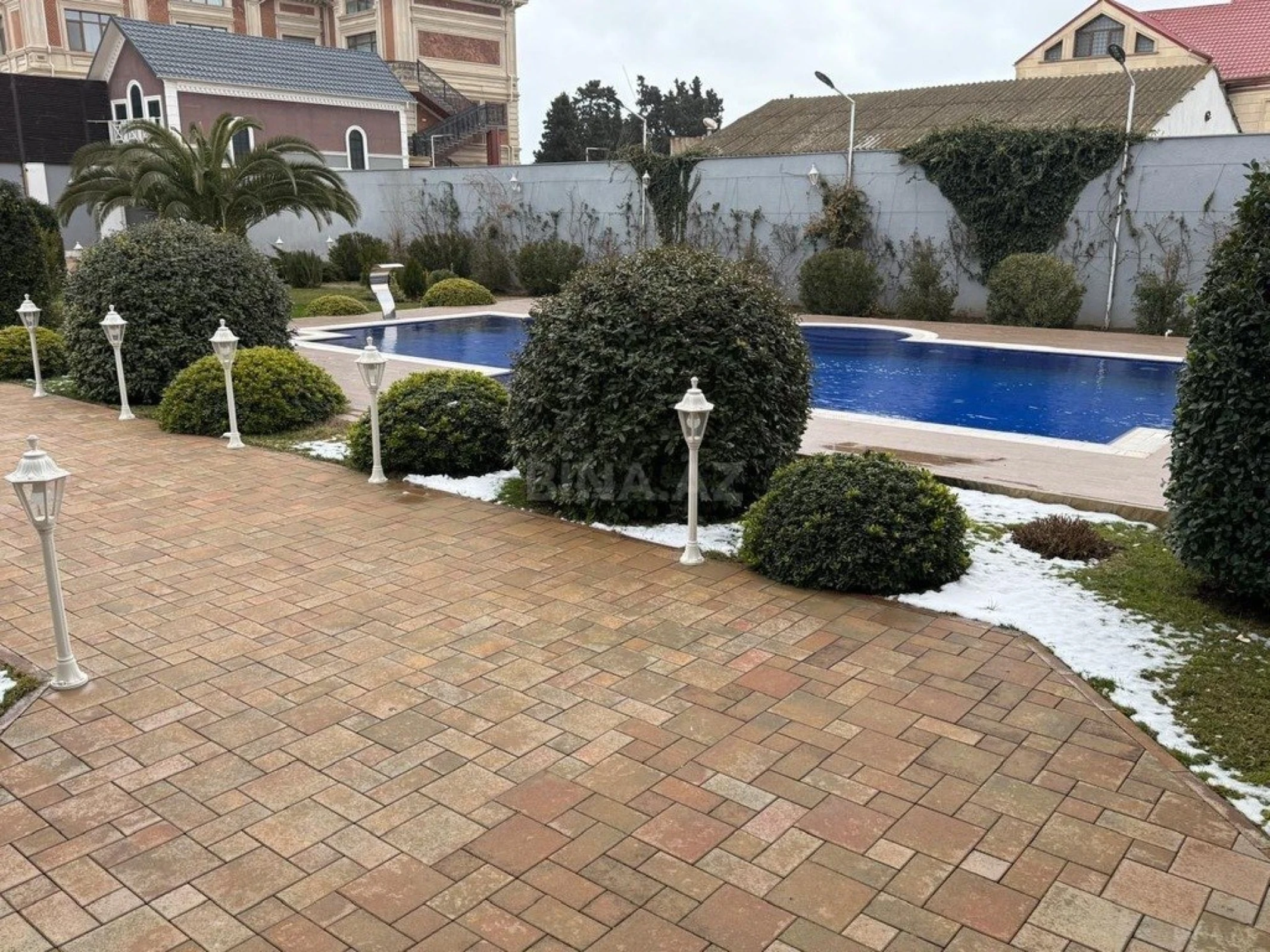Kirayə verilir 6 otaqlı həyət evi 600 m²