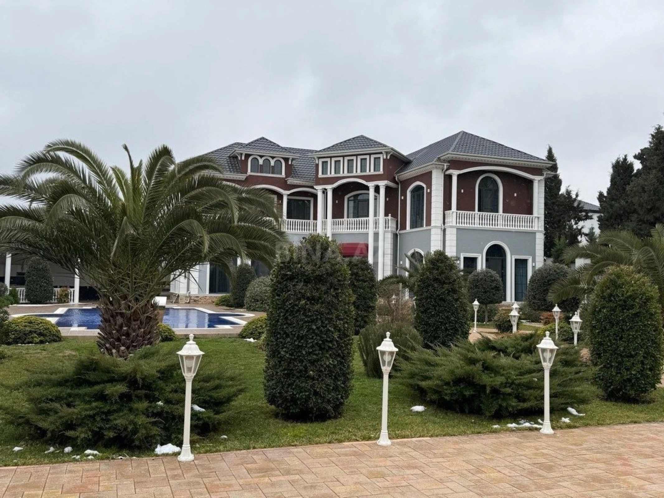 Kirayə verilir 6 otaqlı həyət evi 600 m²