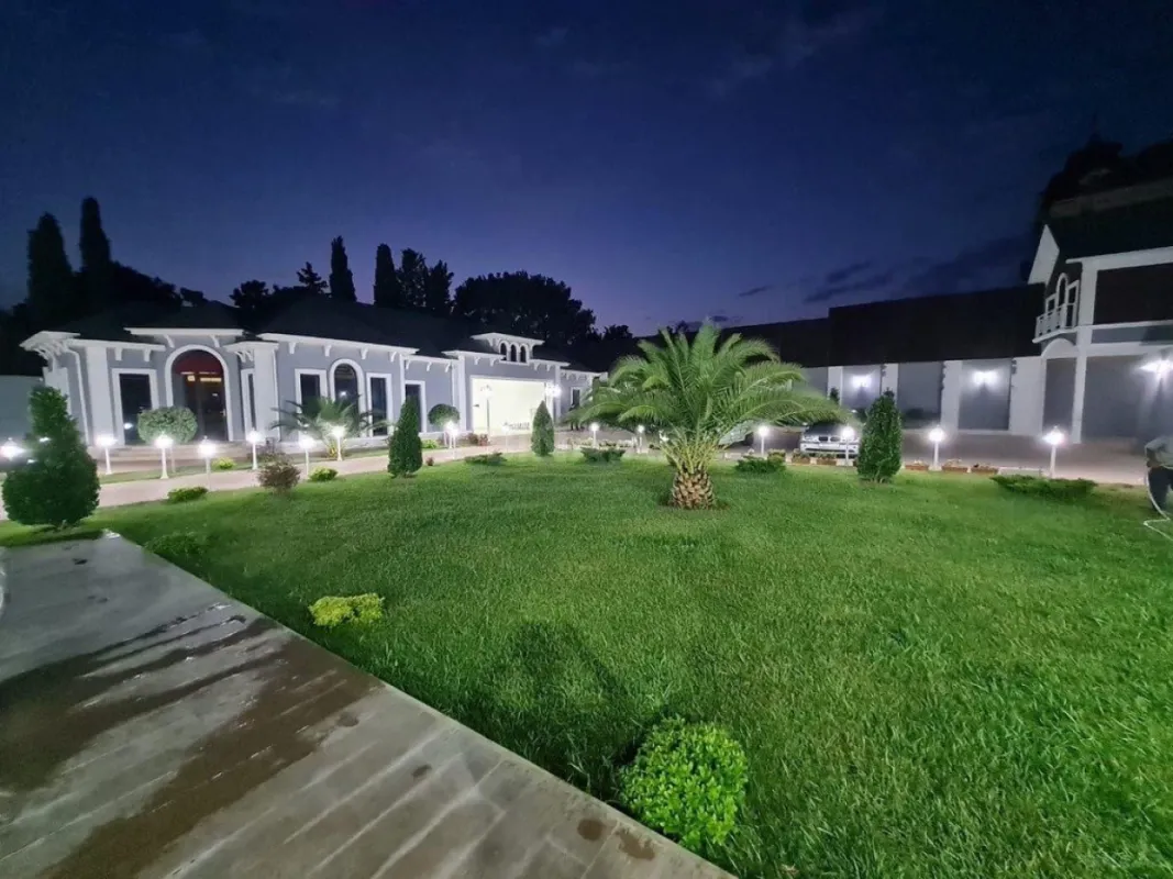 Kirayə verilir 6 otaqlı həyət evi 600 m²