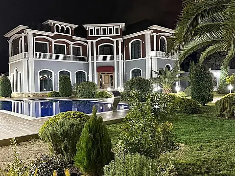 Kirayə verilir 6 otaqlı həyət evi 600 m²