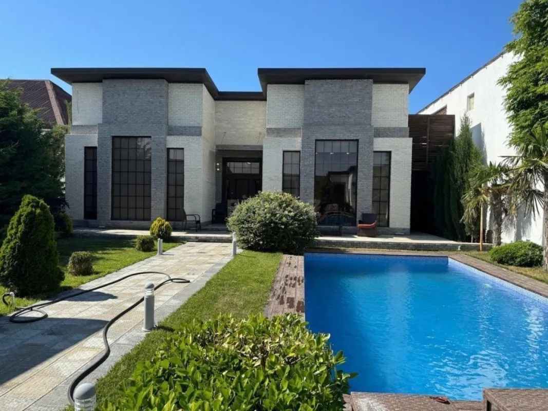 Kirayə verilir 5 otaqlı həyət evi 240 m²