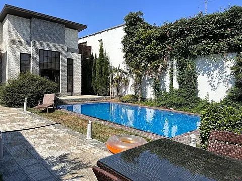 Kirayə verilir 5 otaqlı həyət evi 240 m²