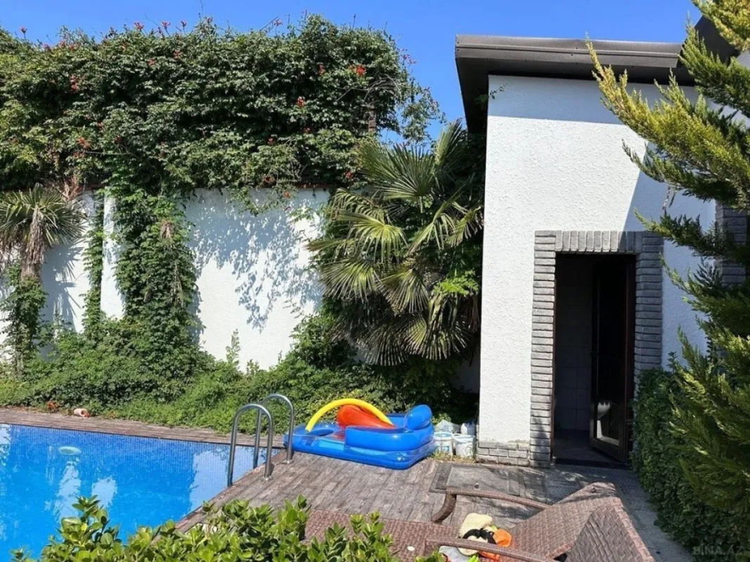 Kirayə verilir 5 otaqlı həyət evi 240 m²