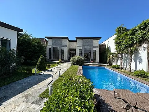 Kirayə verilir 5 otaqlı həyət evi 240 m²