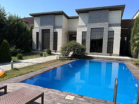 Kirayə verilir 5 otaqlı həyət evi 240 m²