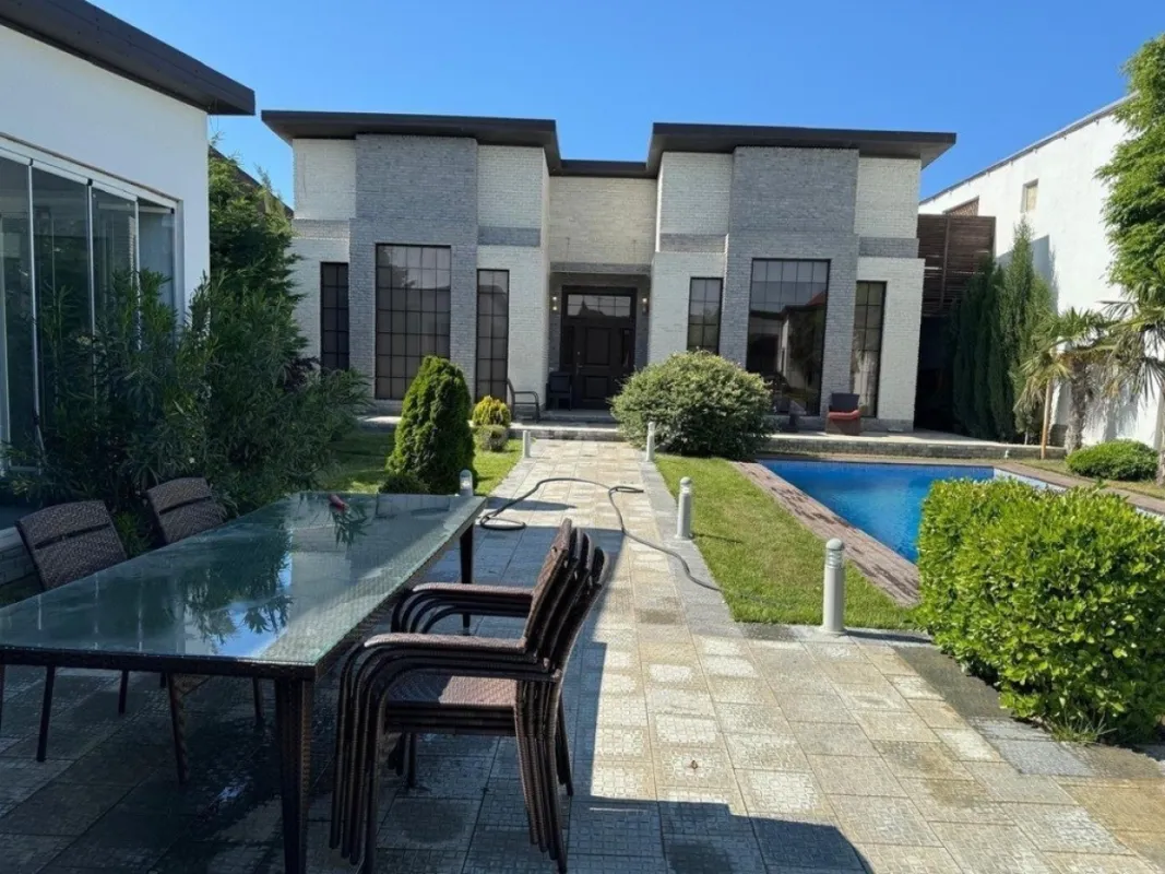Kirayə verilir 5 otaqlı həyət evi 240 m²