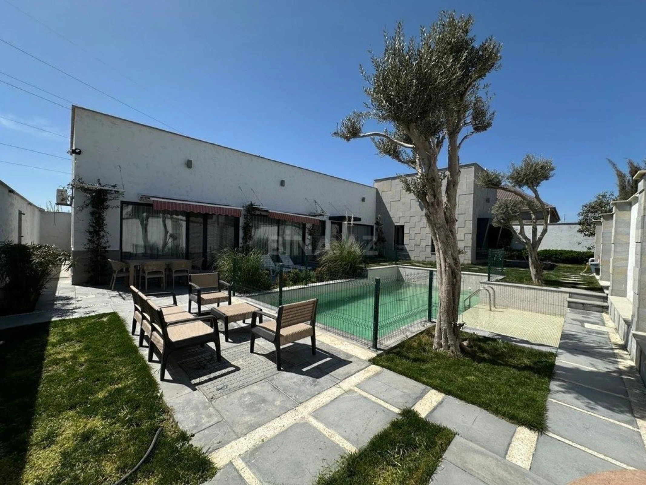 Kirayə verilir 4 otaqlı həyət evi 280 m²