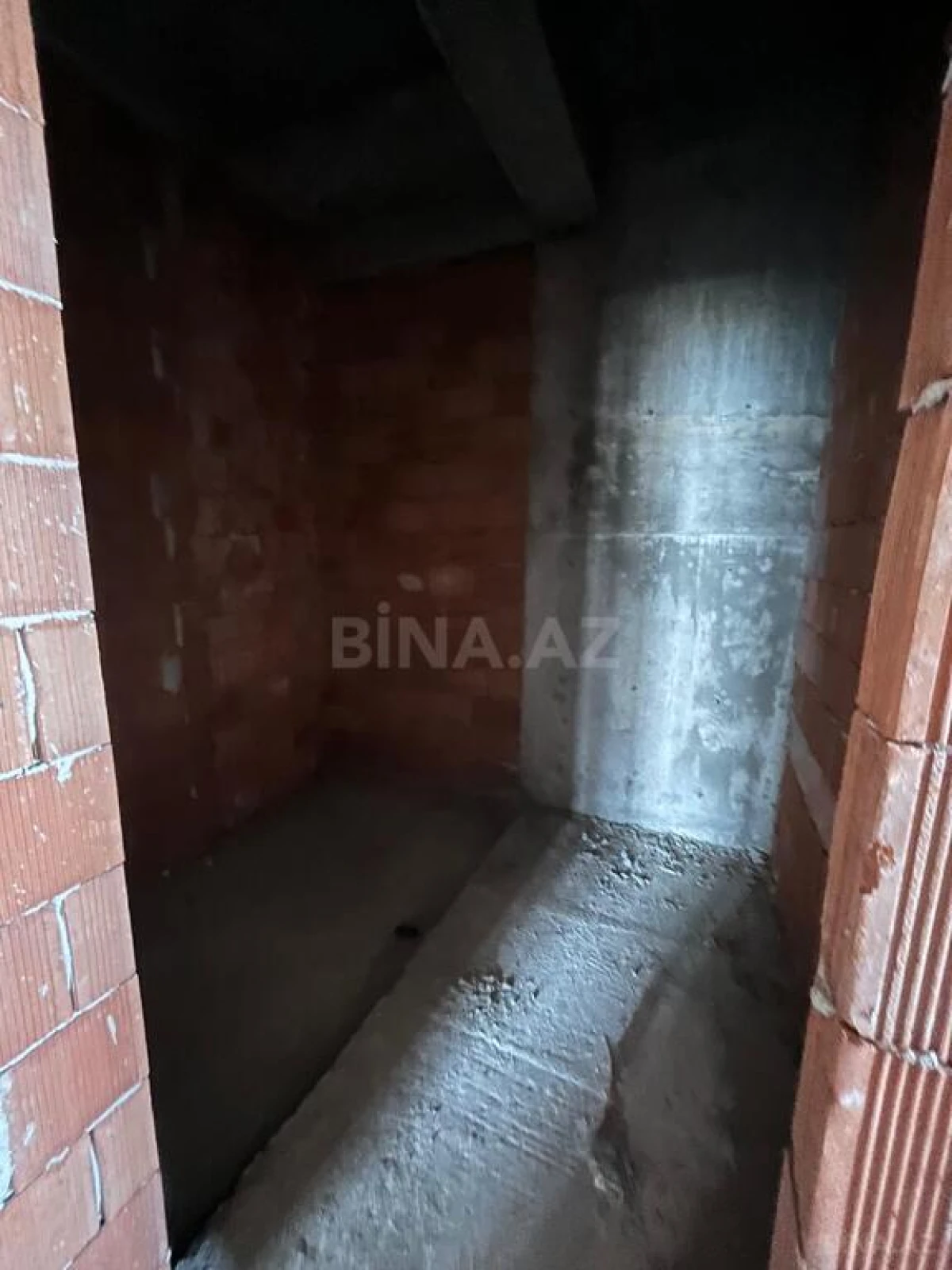 Satılır 3 otaqlı mənzil 157 m²