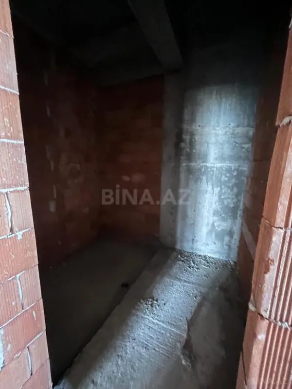 Satılır 3 otaqlı mənzil 157 m²