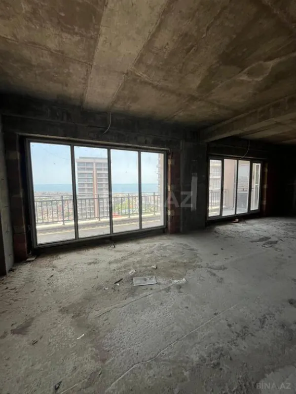 Satılır 3 otaqlı mənzil 157 m²