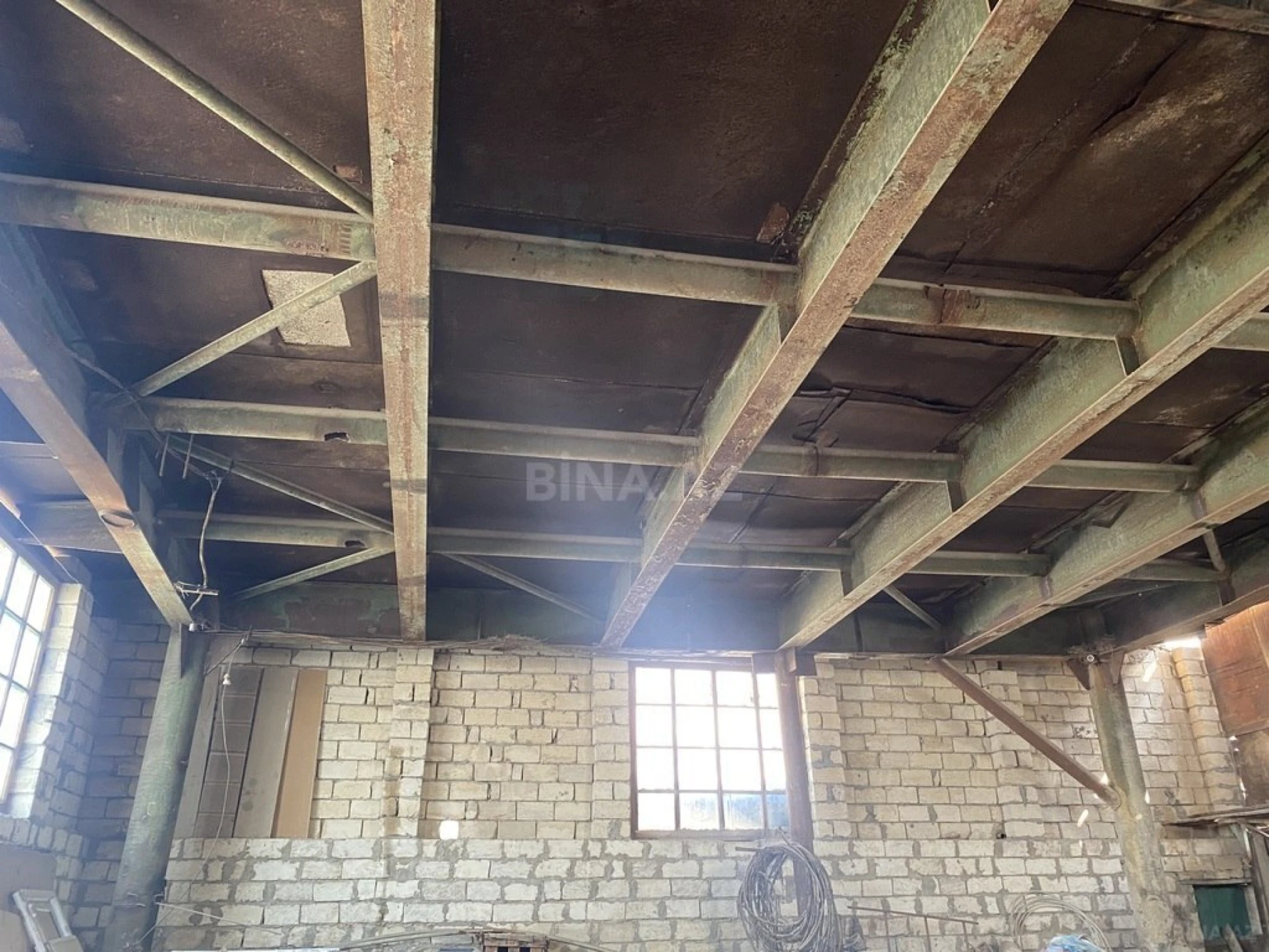 Kirayə verilir obyekt 2100 m²