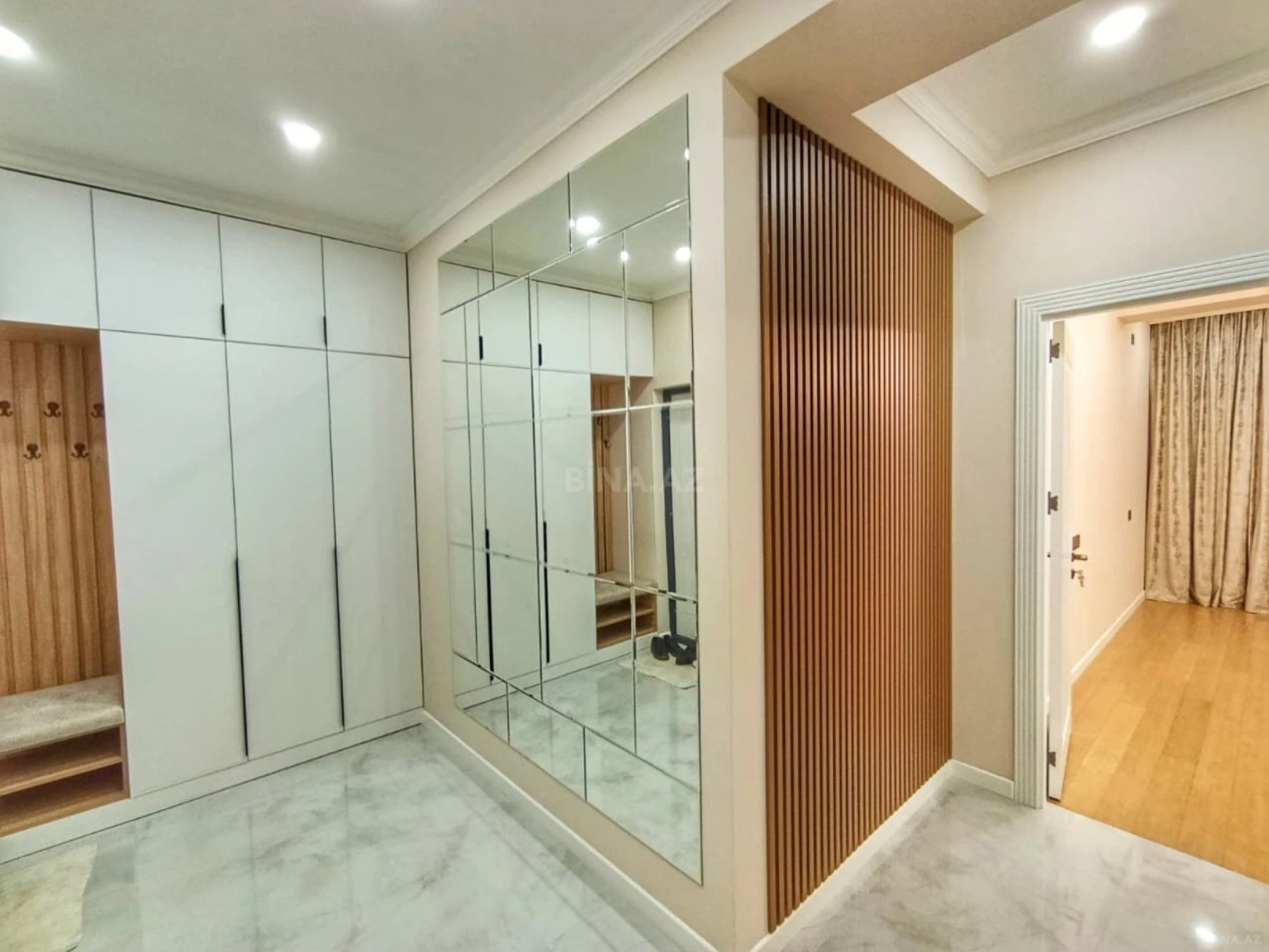 Satılır 3 otaqlı mənzil 92 m²