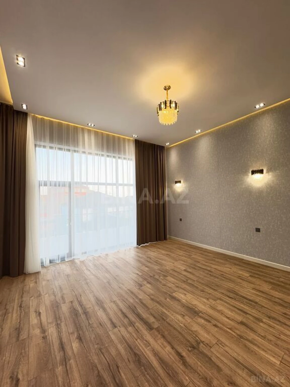 Satılır 6 otaqlı həyət evi 300 m²