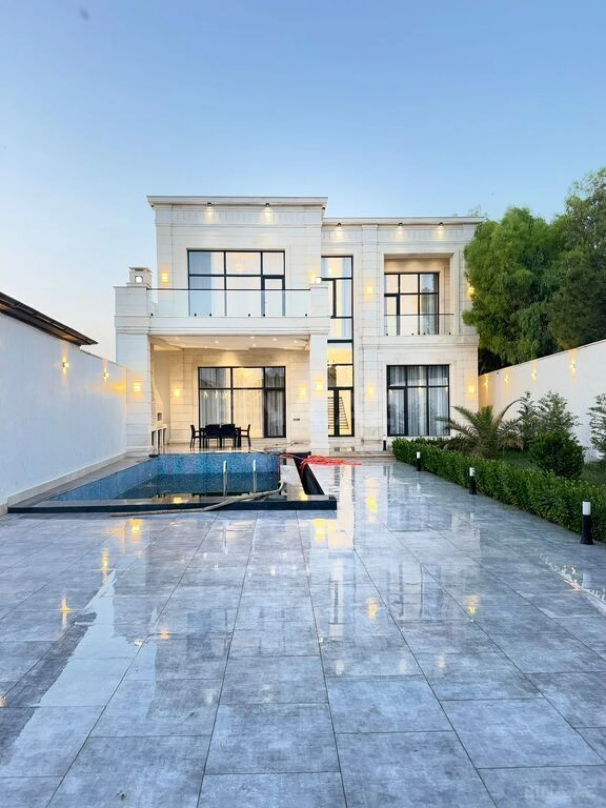 Satılır 6 otaqlı həyət evi 300 m²