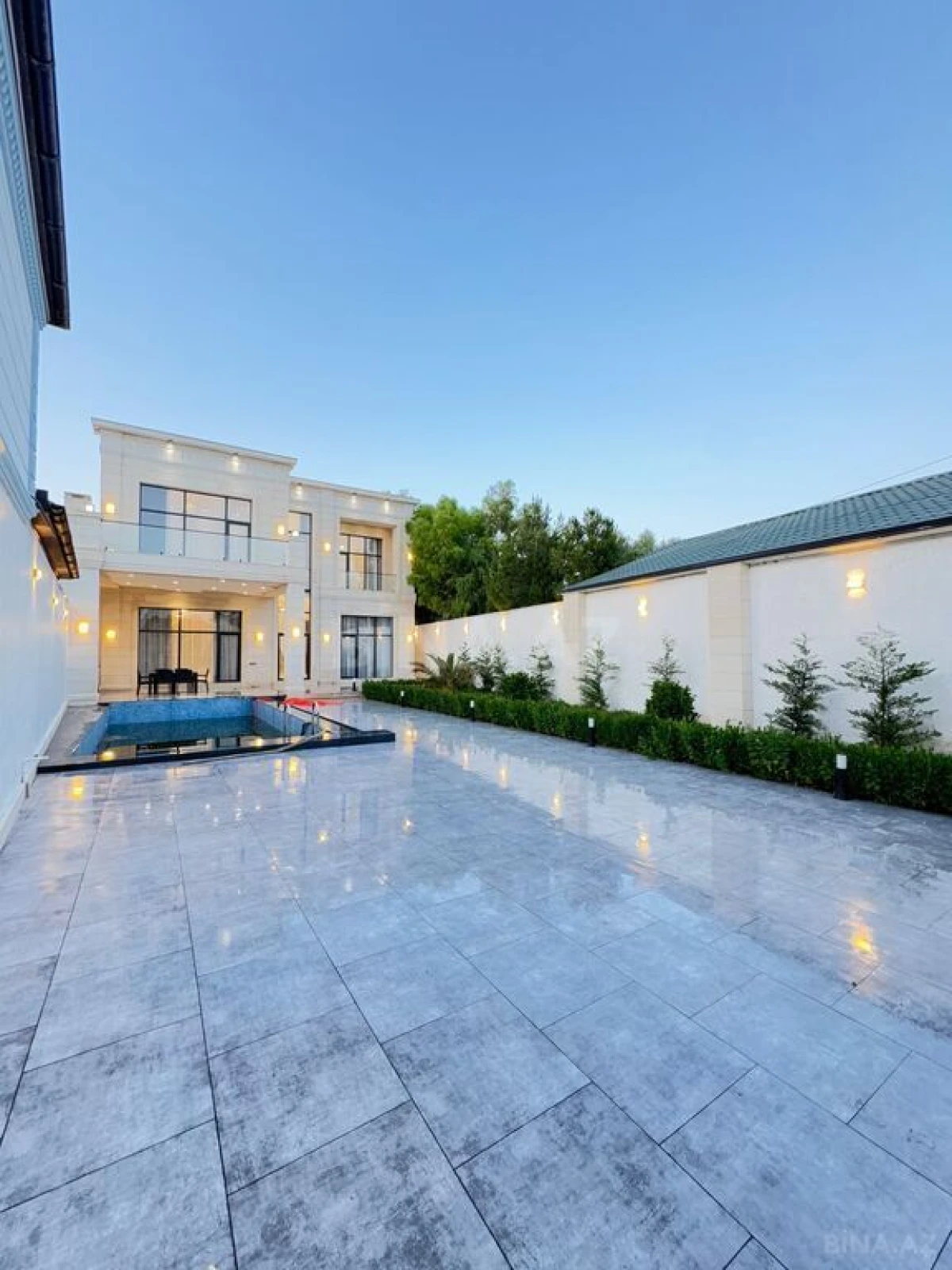 Satılır 6 otaqlı həyət evi 300 m²