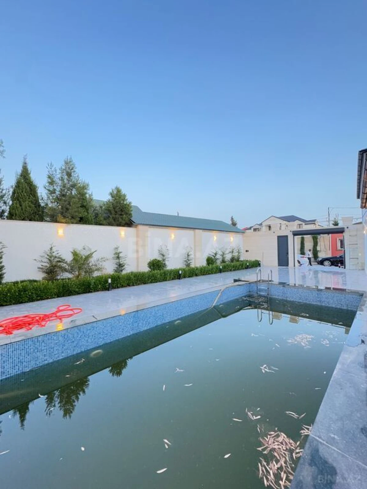 Satılır 6 otaqlı həyət evi 300 m²