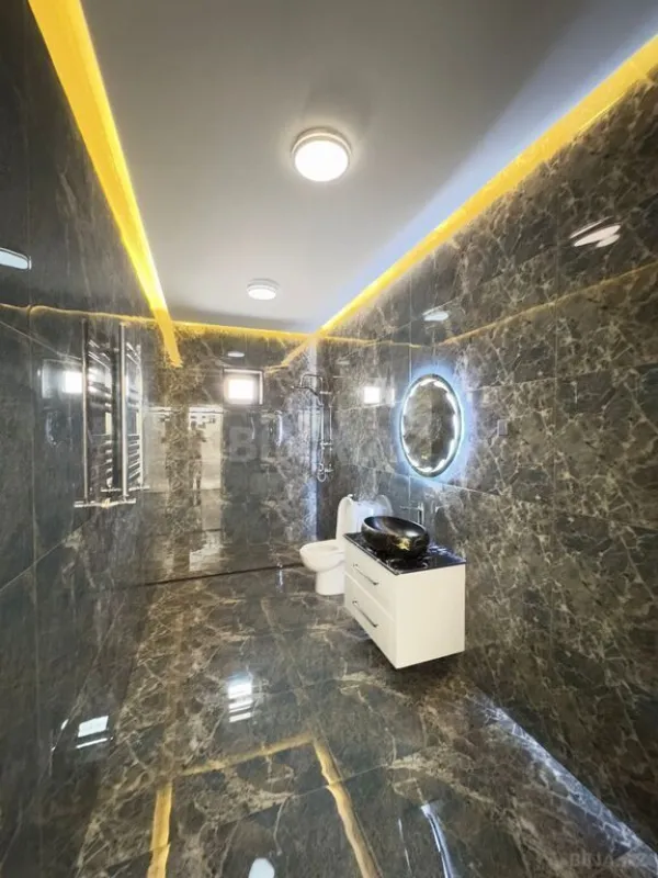 Satılır 6 otaqlı həyət evi 300 m²