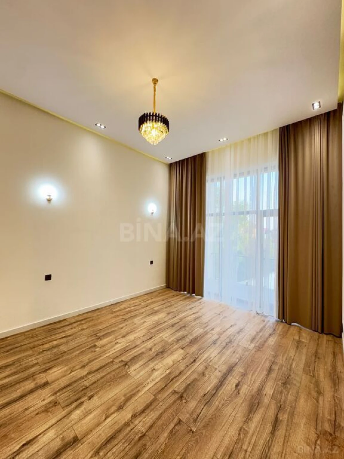 Satılır 6 otaqlı həyət evi 300 m²