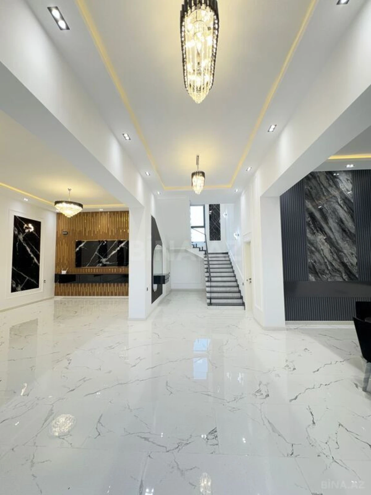 Satılır 6 otaqlı həyət evi 300 m²