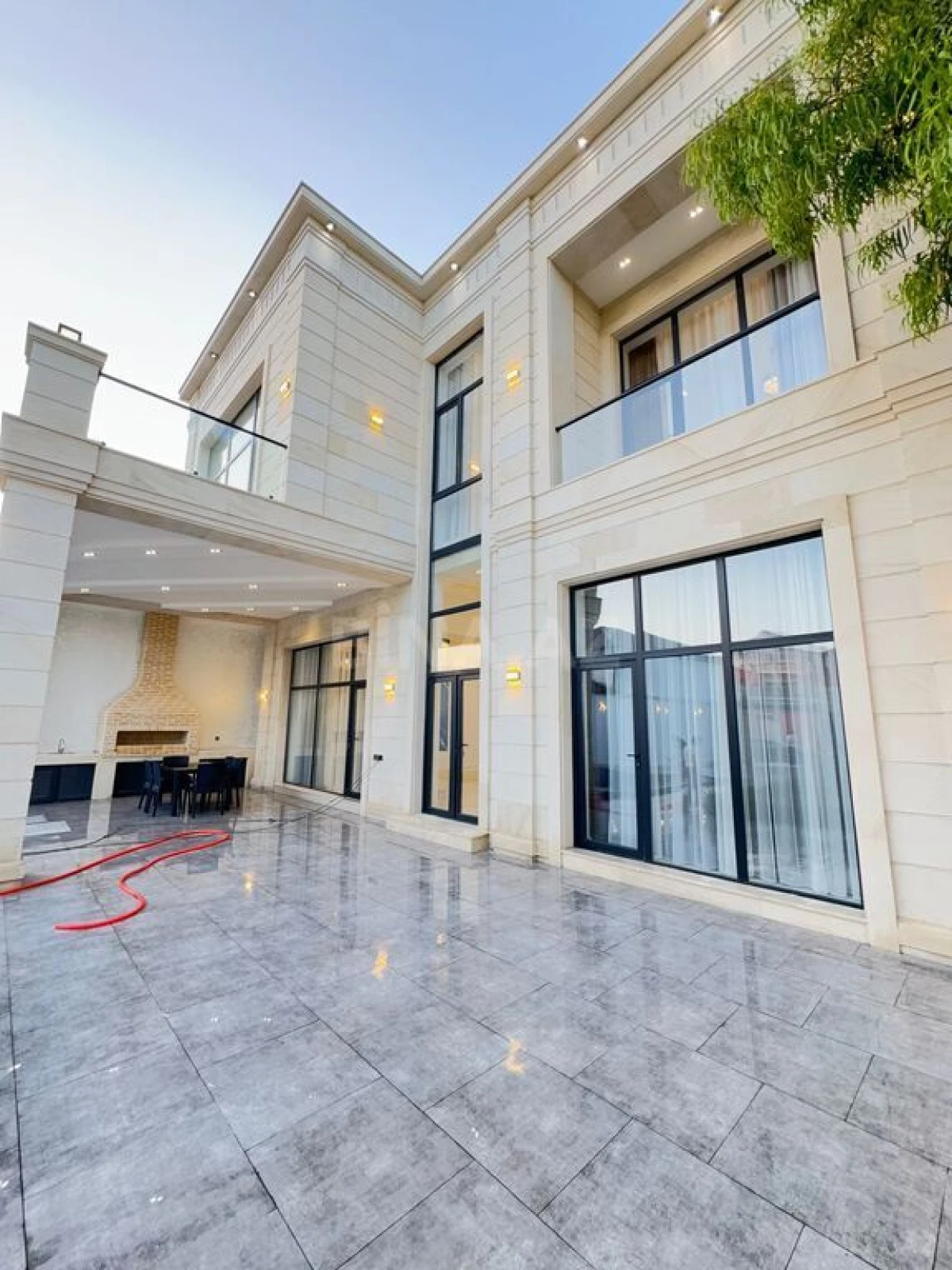 Satılır 6 otaqlı həyət evi 300 m²