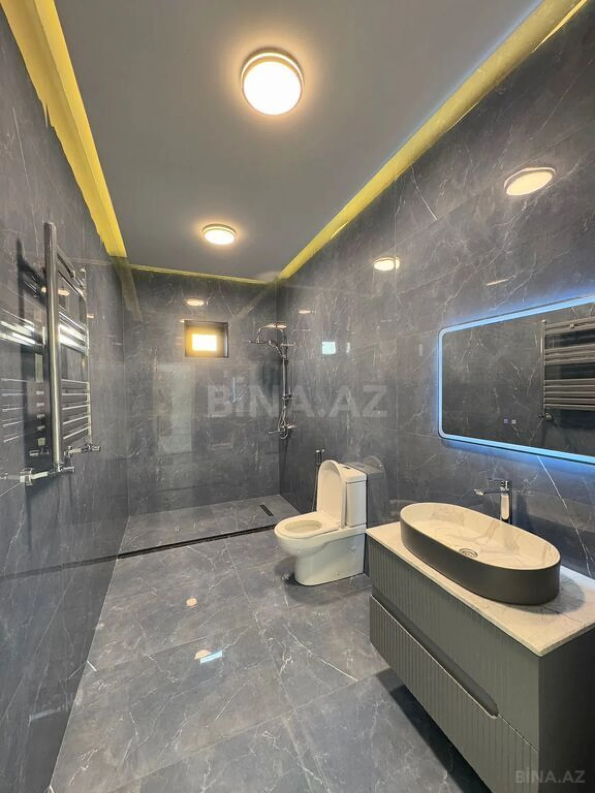 Satılır 6 otaqlı həyət evi 300 m²