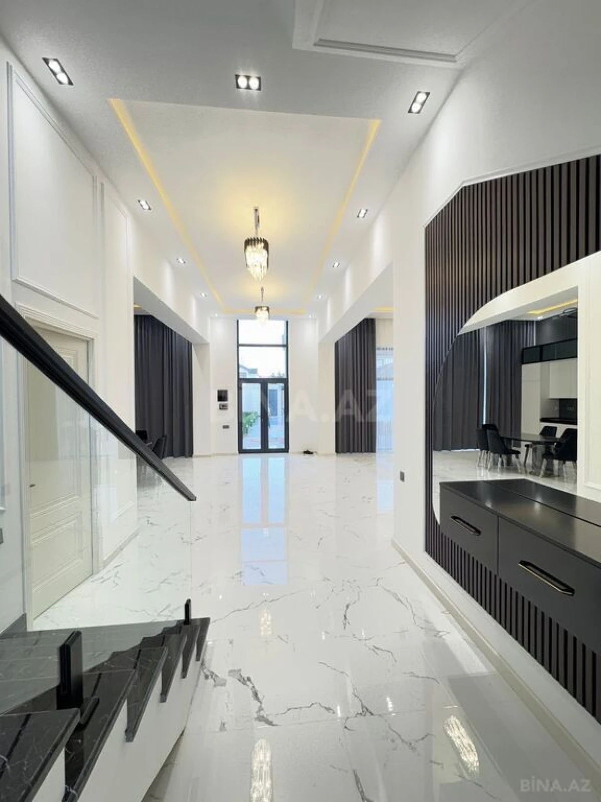 Satılır 6 otaqlı həyət evi 300 m²