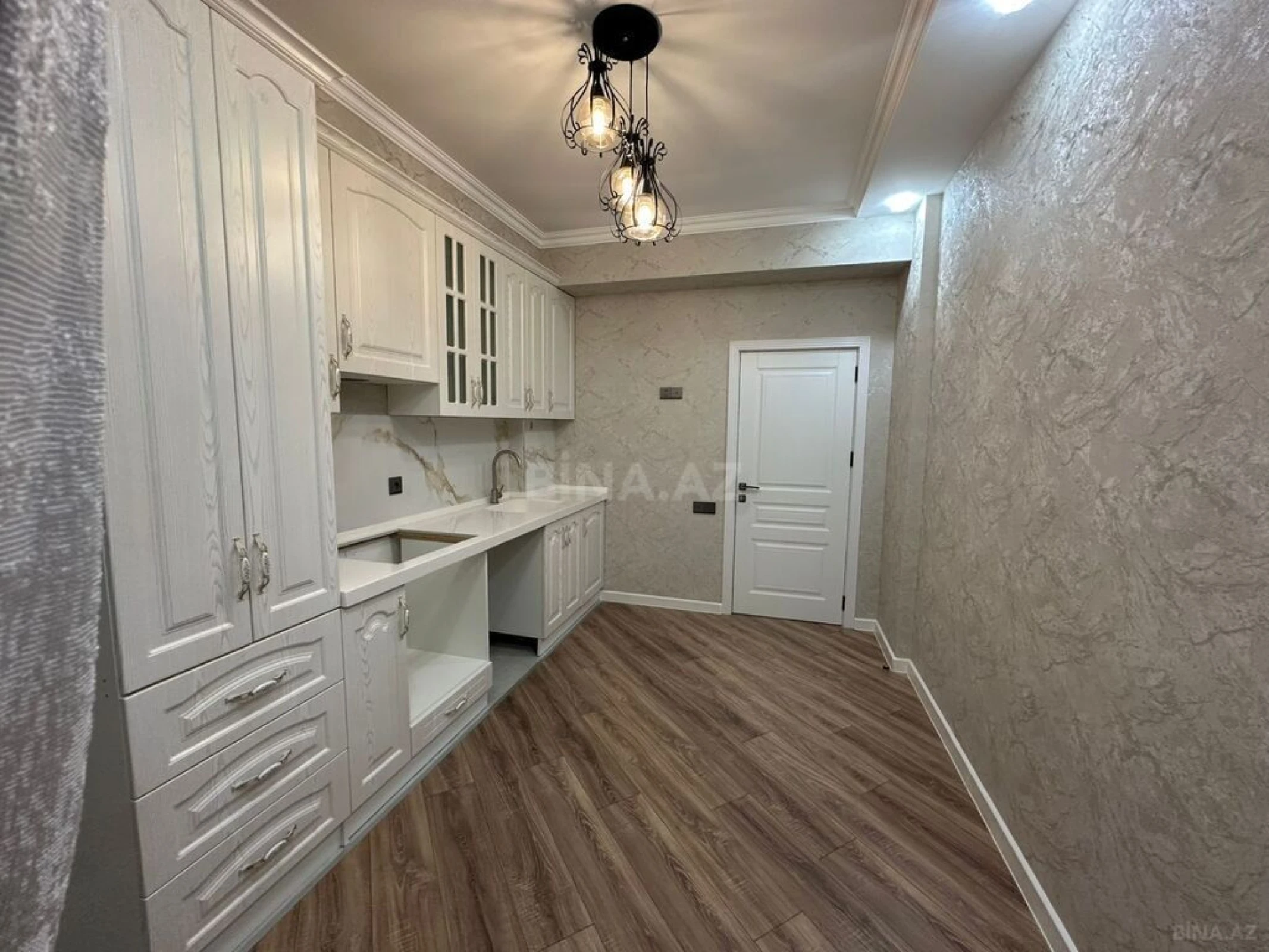 Satılır 3 otaqlı mənzil 93 m²