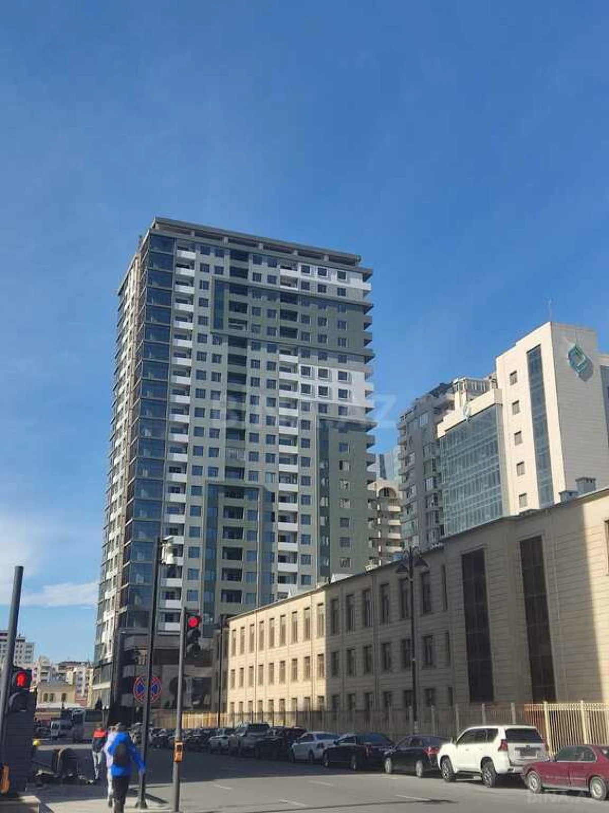 Satılır 2 otaqlı mənzil 76 m²