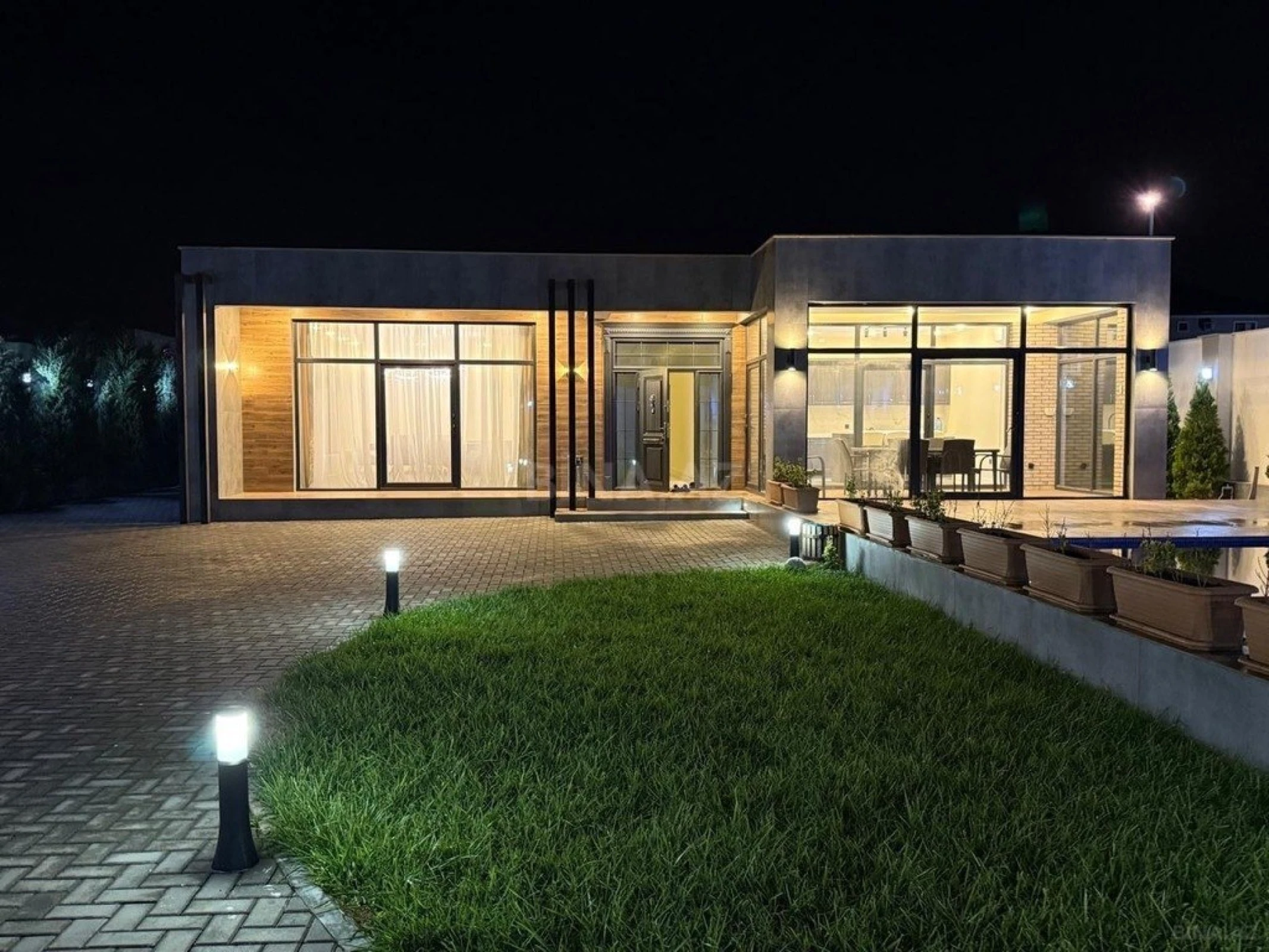 Kirayə verilir 5 otaqlı həyət evi 300 m²