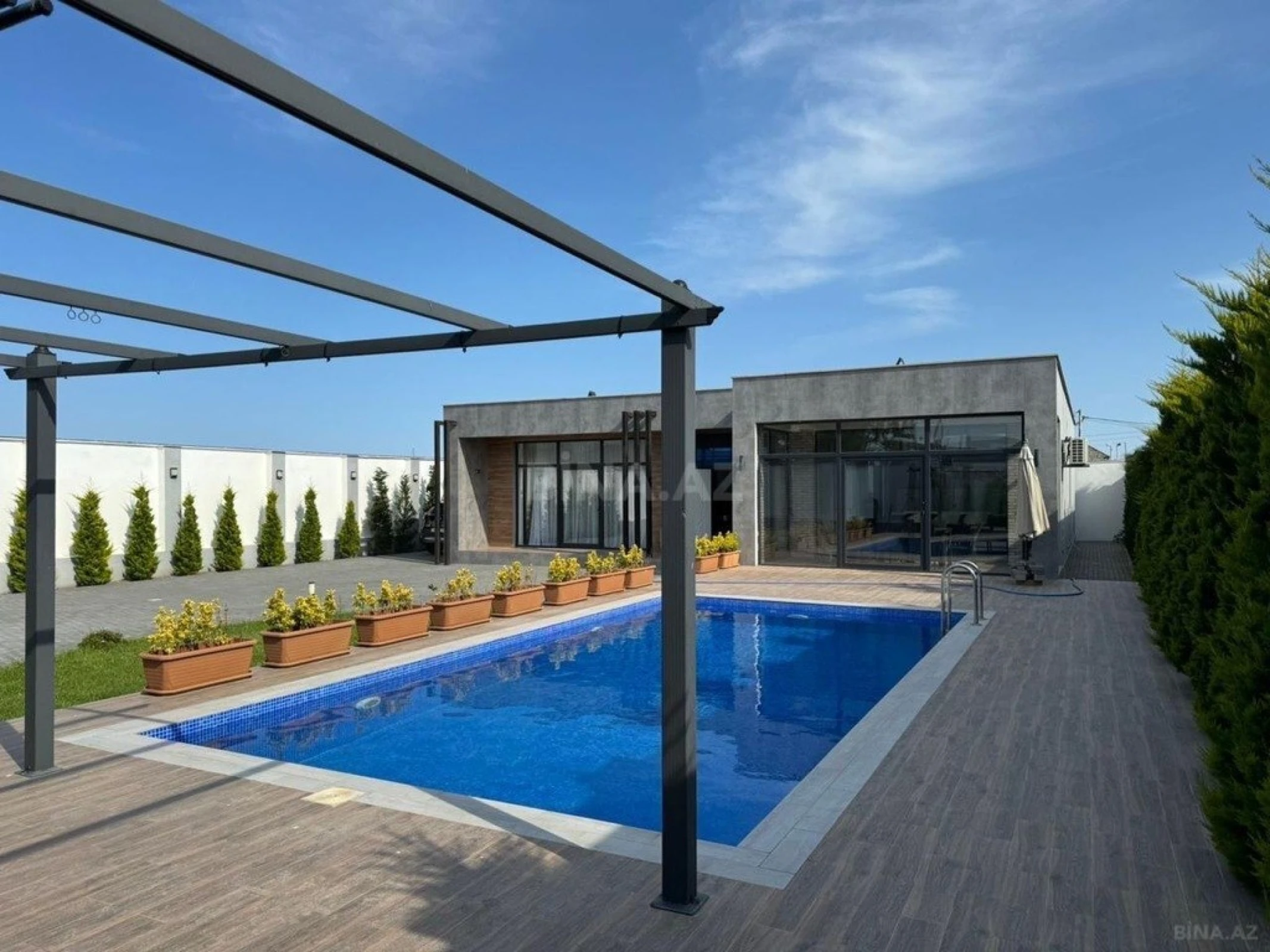 Kirayə verilir 5 otaqlı həyət evi 300 m²