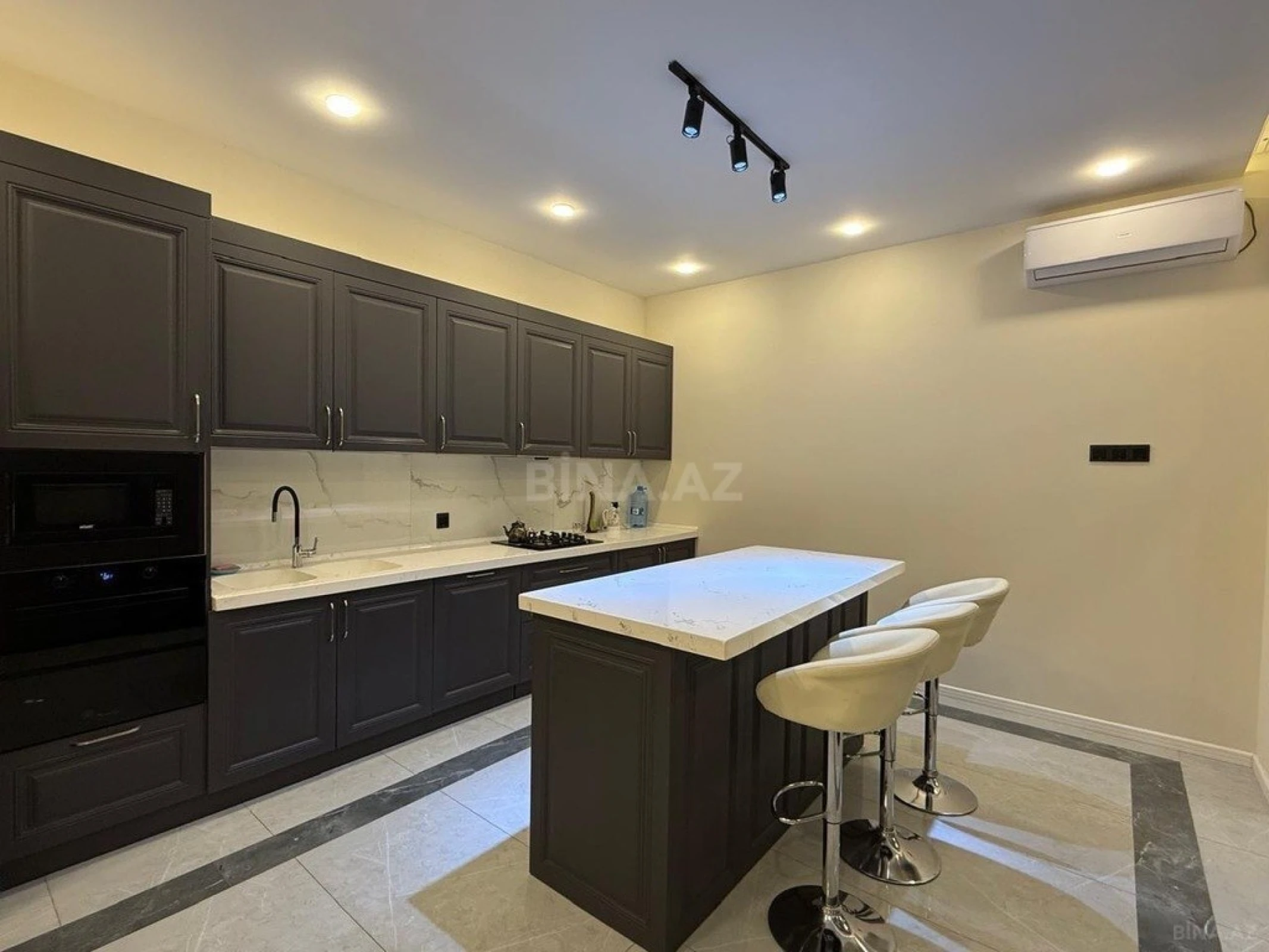 Kirayə verilir 5 otaqlı həyət evi 300 m²