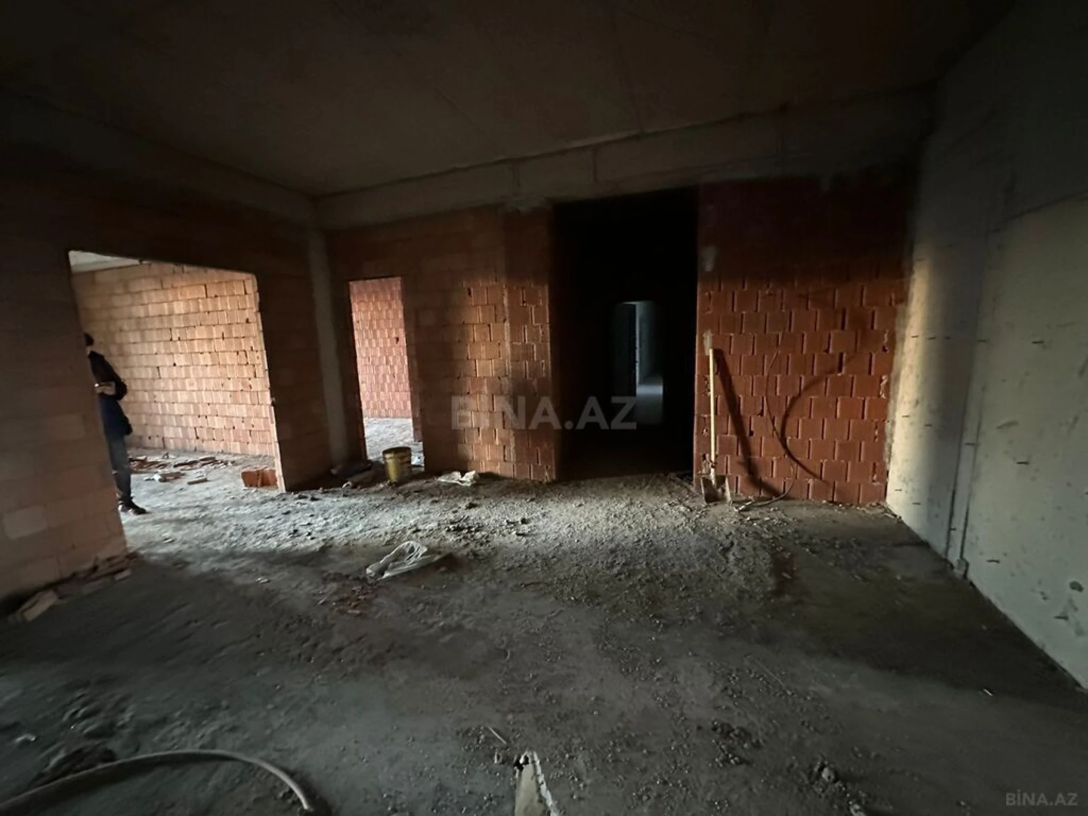 Satılır 2 otaqlı mənzil 106 m²