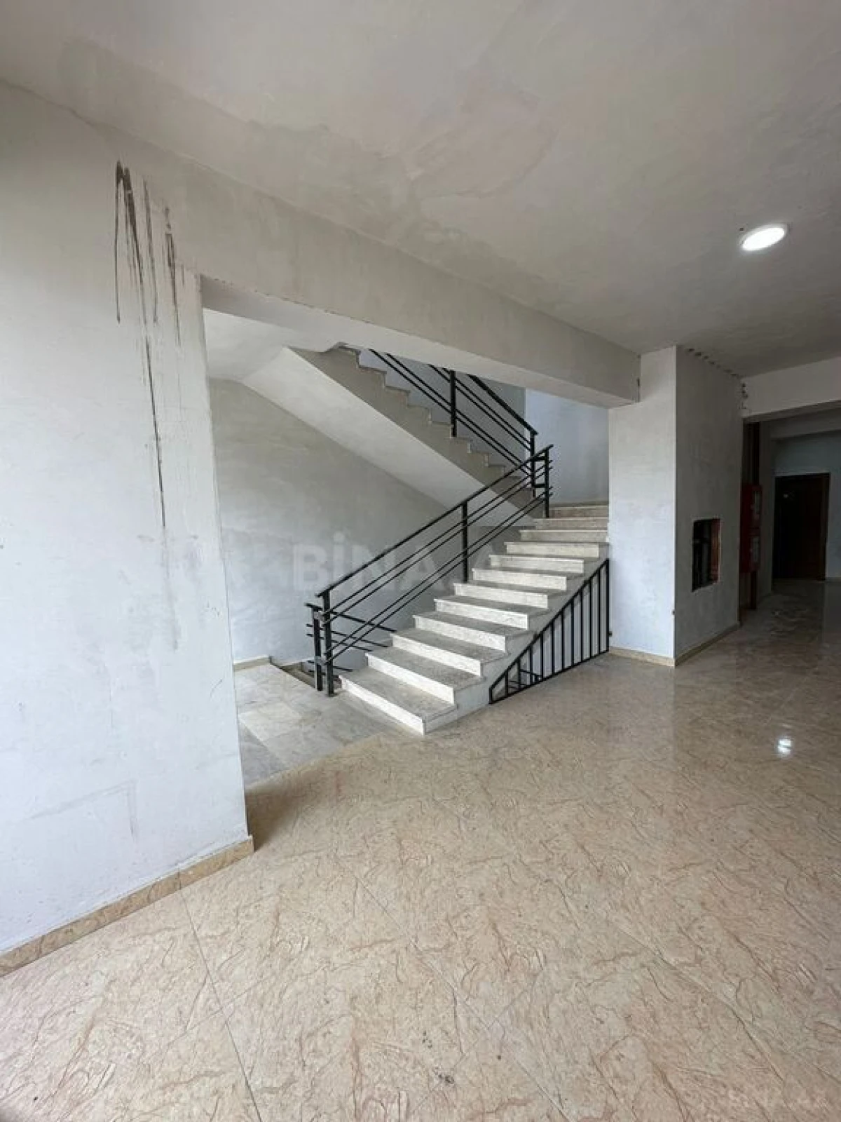 Satılır 2 otaqlı mənzil 106 m²