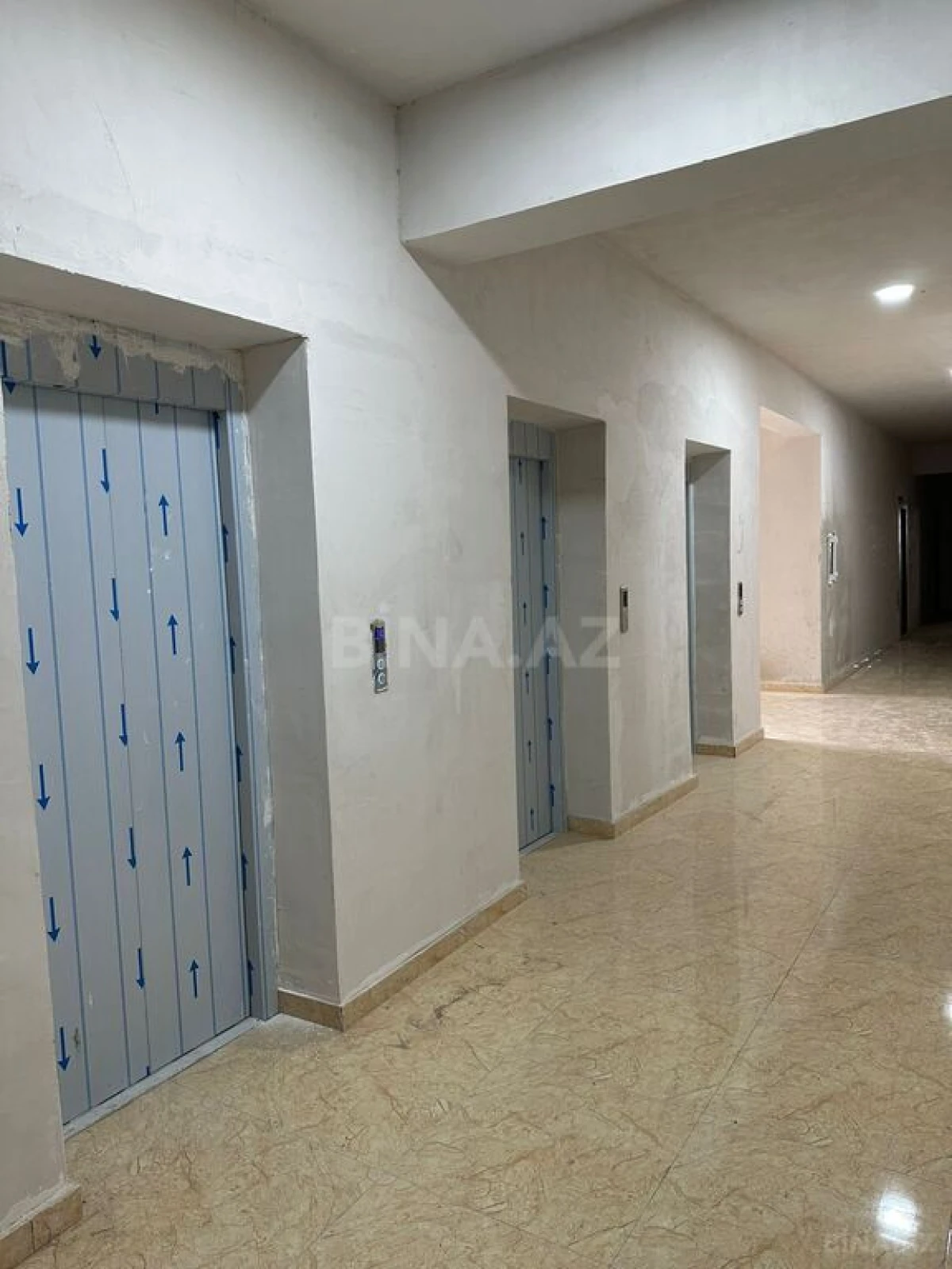 Satılır 2 otaqlı mənzil 106 m²