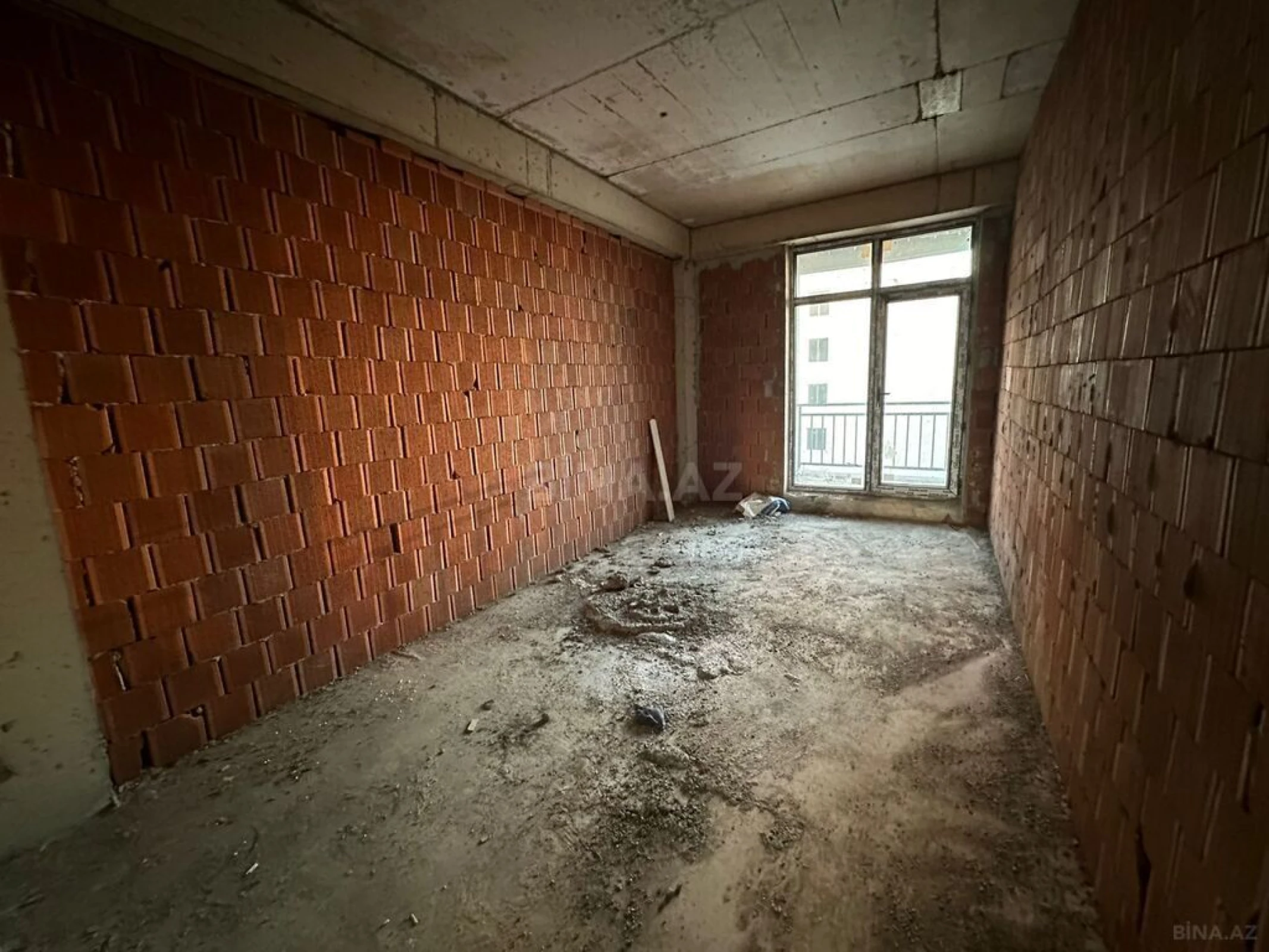 Satılır 2 otaqlı mənzil 106 m²