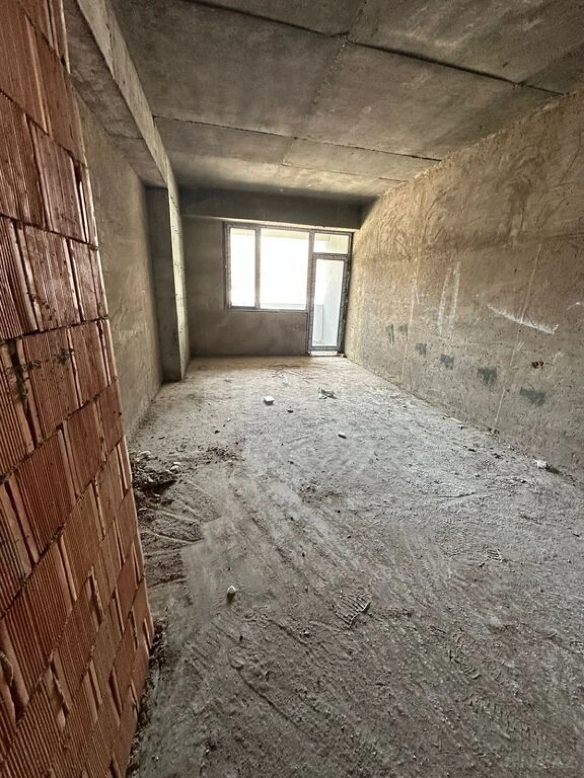 Satılır 2 otaqlı mənzil 106 m²