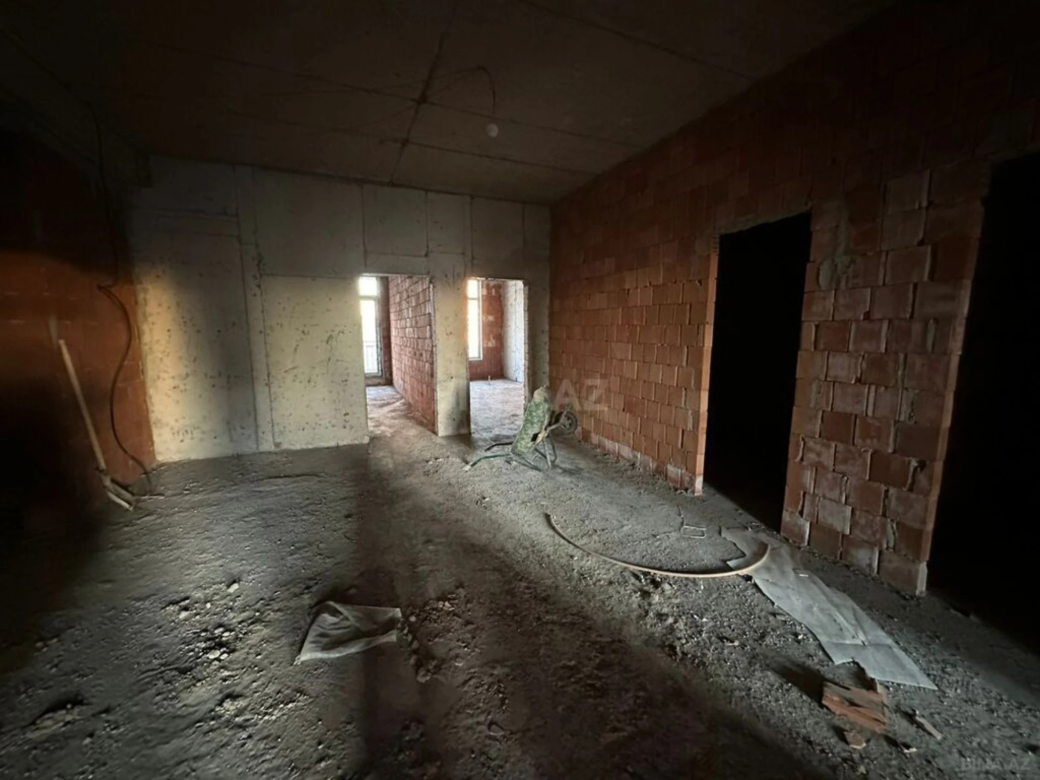 Satılır 2 otaqlı mənzil 106 m²