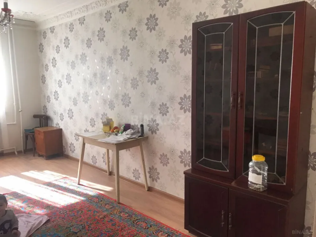 Satılır 5 otaqlı mənzil 110 m²