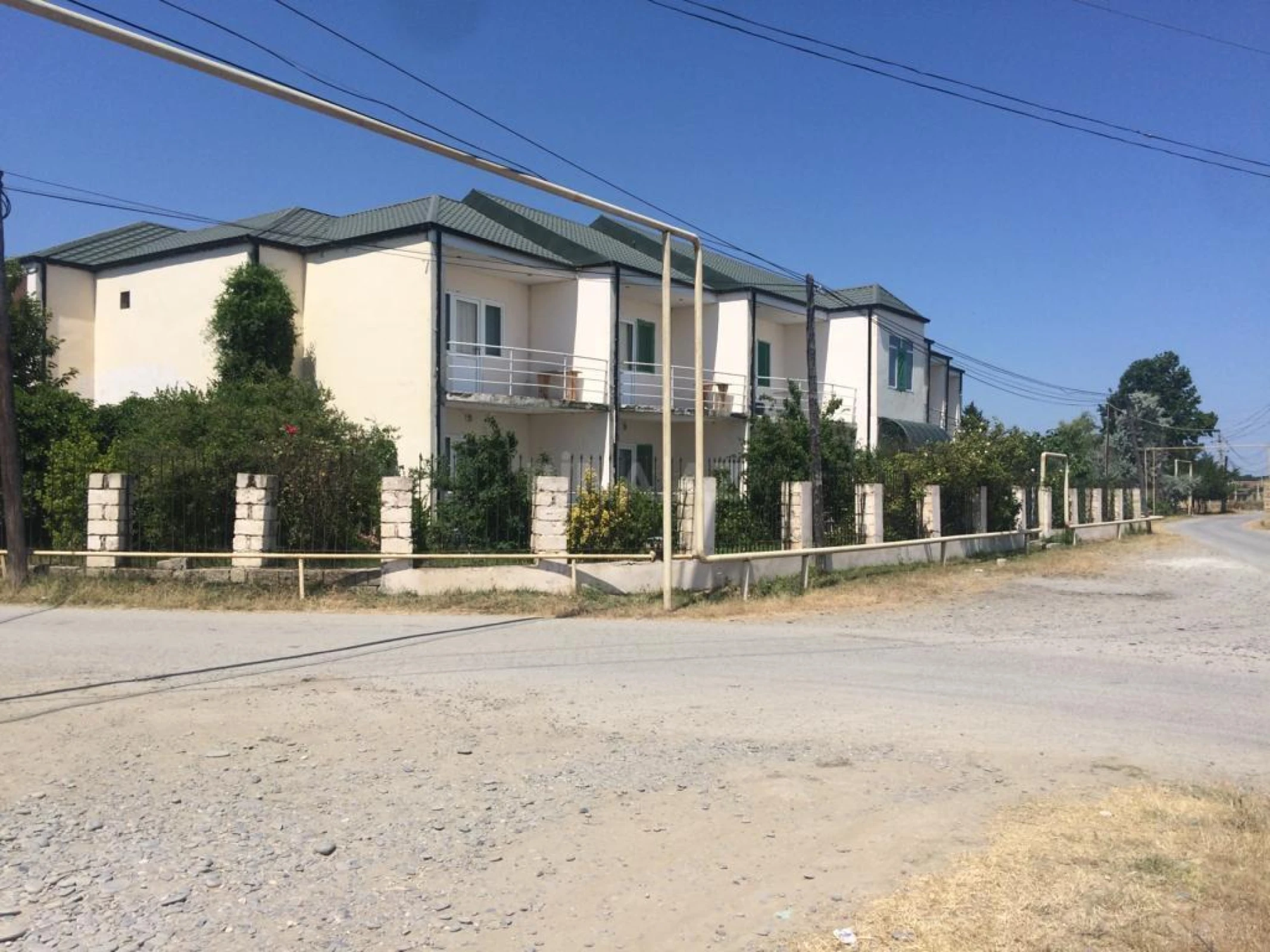 Satılır obyekt 557 m²