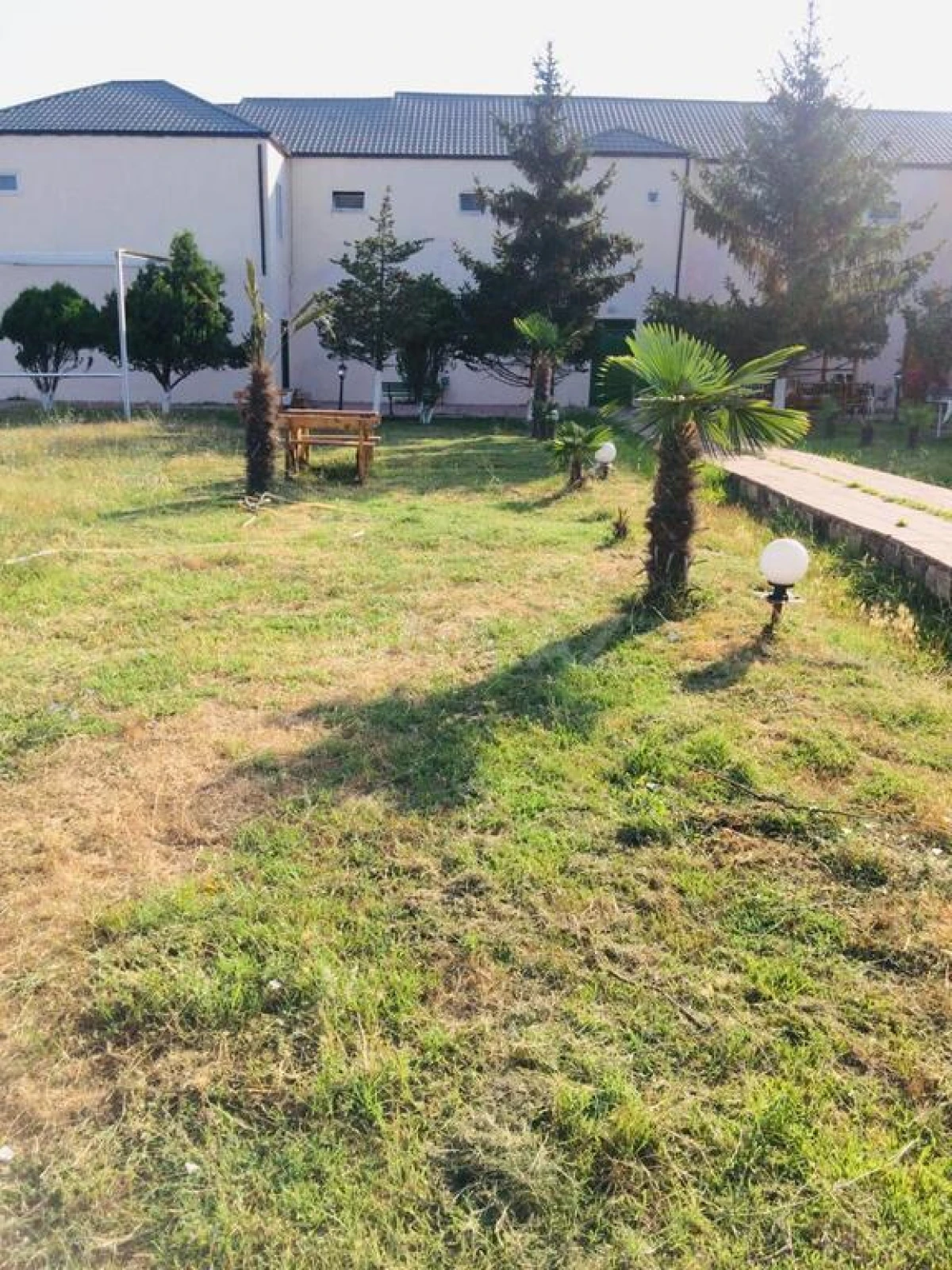 Satılır obyekt 557 m²