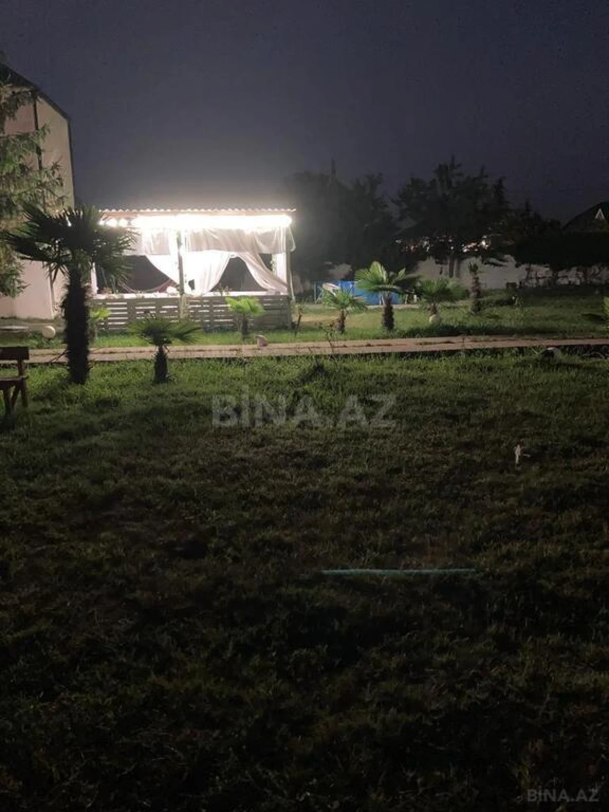 Satılır obyekt 557 m²
