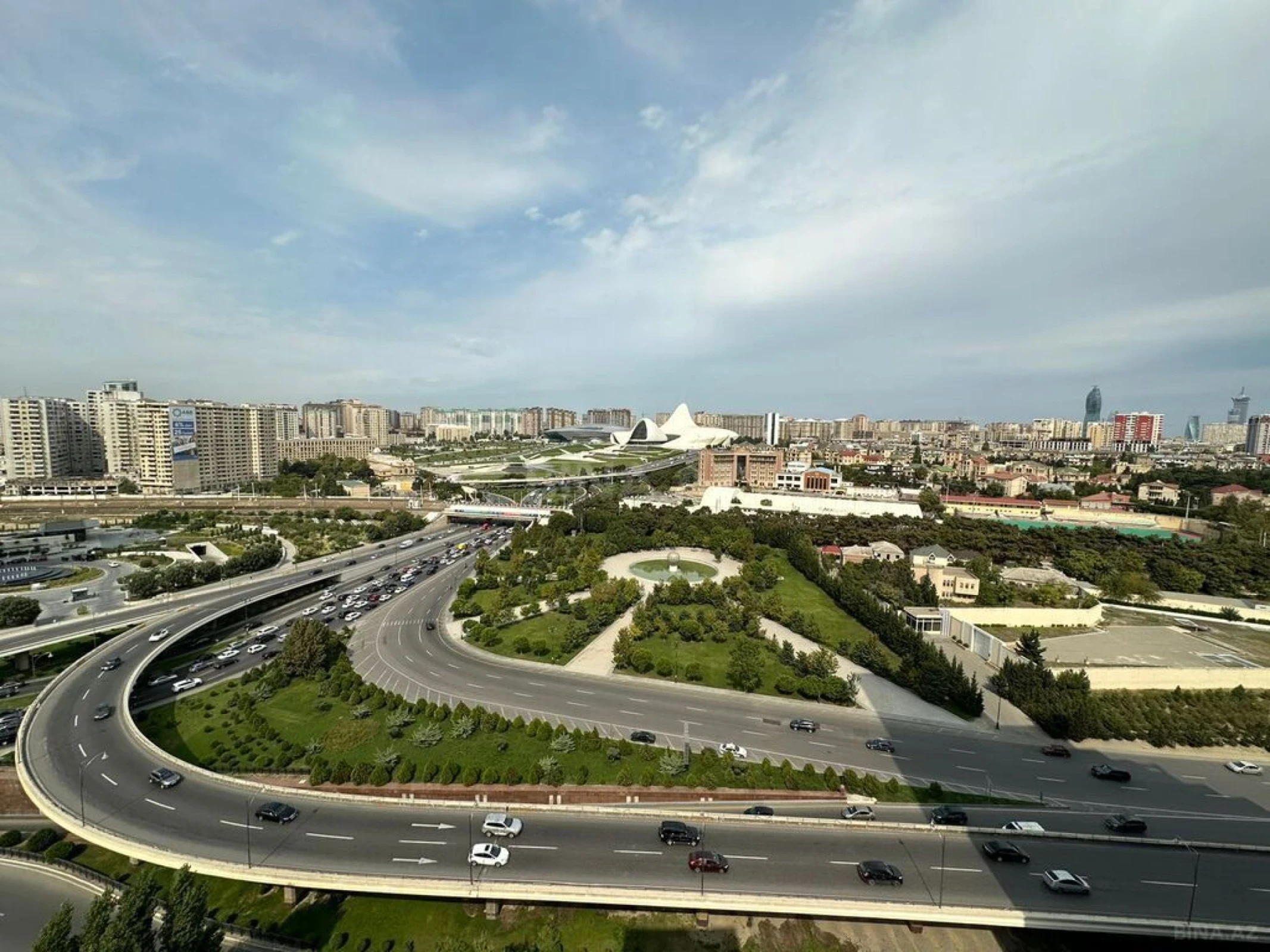 Satılır 3 otaqlı mənzil 128 m²