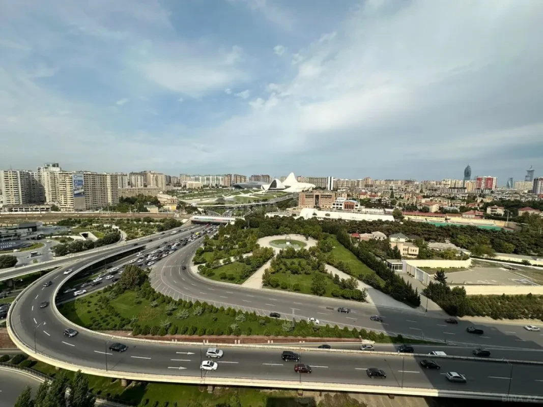 Satılır 3 otaqlı mənzil 128 m²