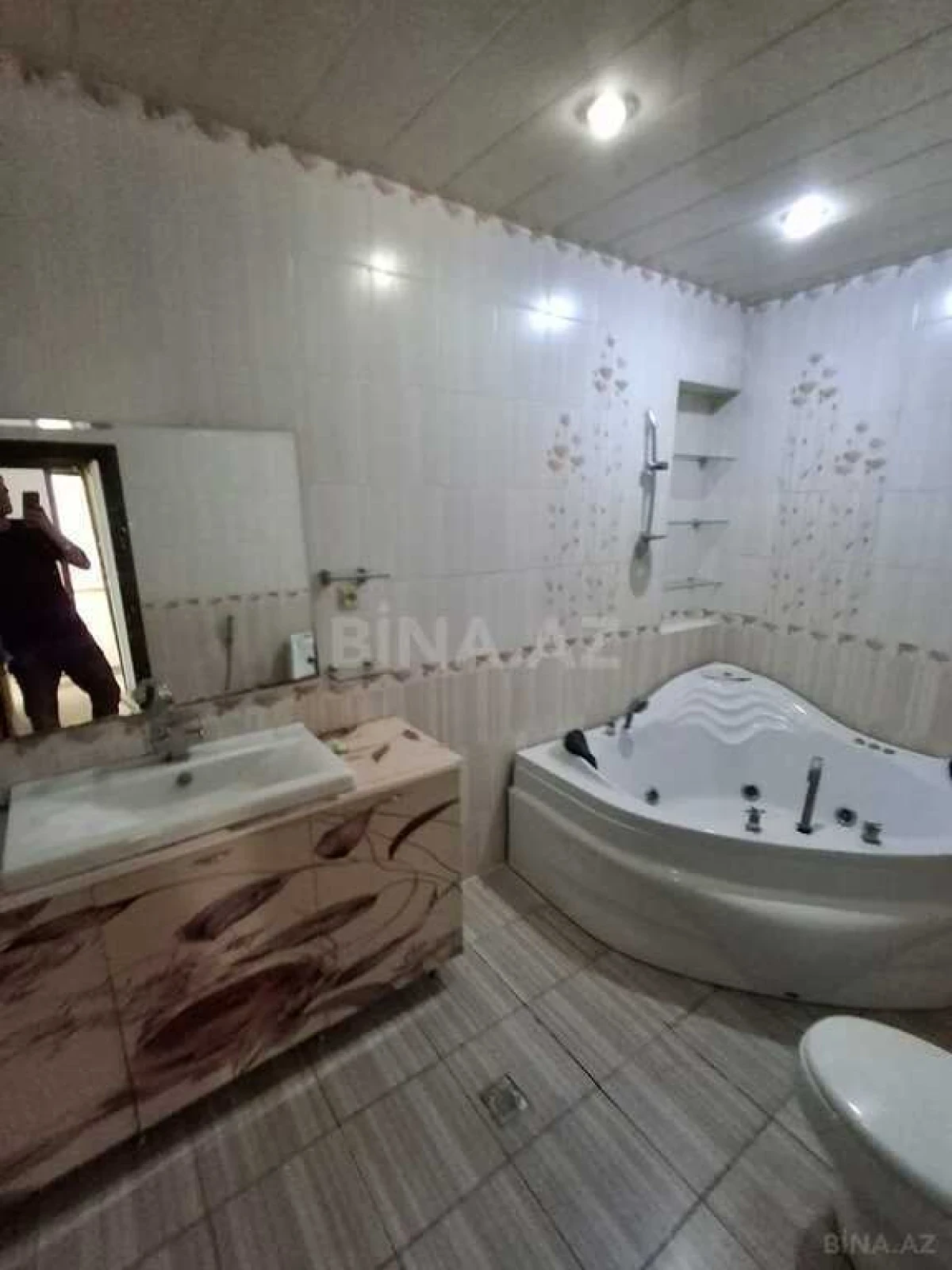 Satılır 3 otaqlı mənzil 128 m²