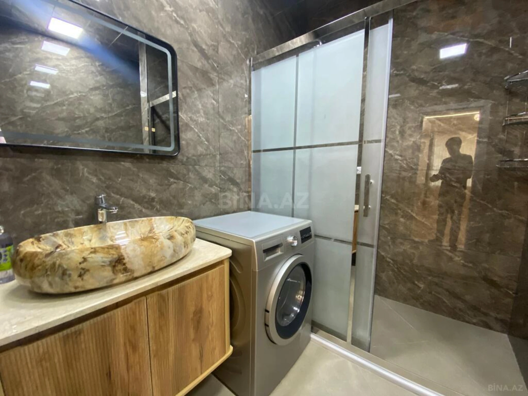 Kirayə verilir 3 otaqlı mənzil 140 m²