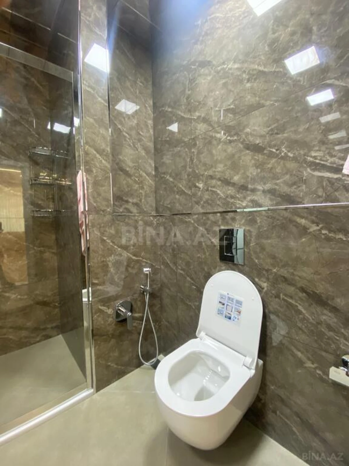 Kirayə verilir 3 otaqlı mənzil 140 m²